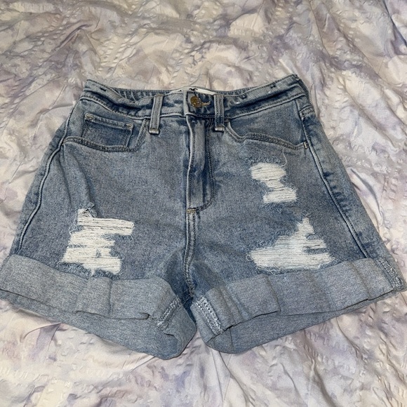 Hollister Curvy Ultra High-Rise Mom Shorts - Picture 5 of 7